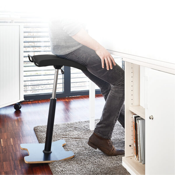 lento sella activa Sitz- Stehhilfe ergonomischer Stehstuhl mit Bodenwippe schwarz in Bewegung