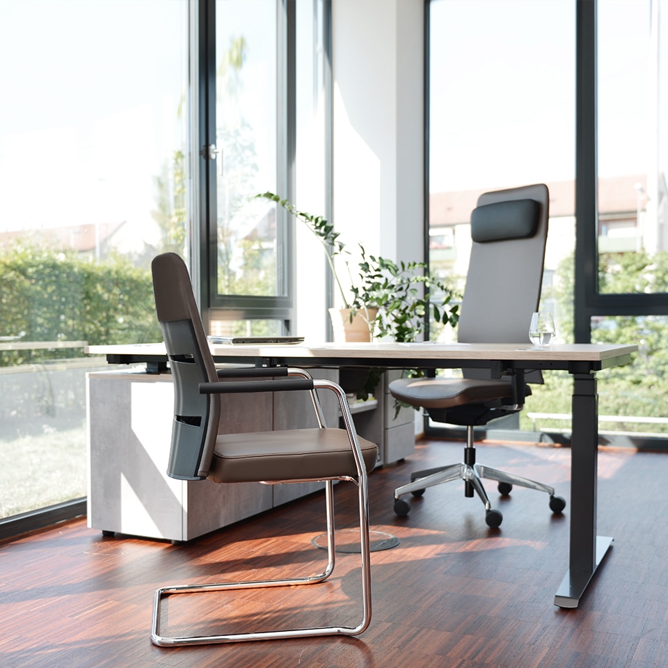 lento Bürostuhl mit Kopfstütze / Chefsessel in Echtleder mit extra hoher Rückenlehne fürs Chefzimmer