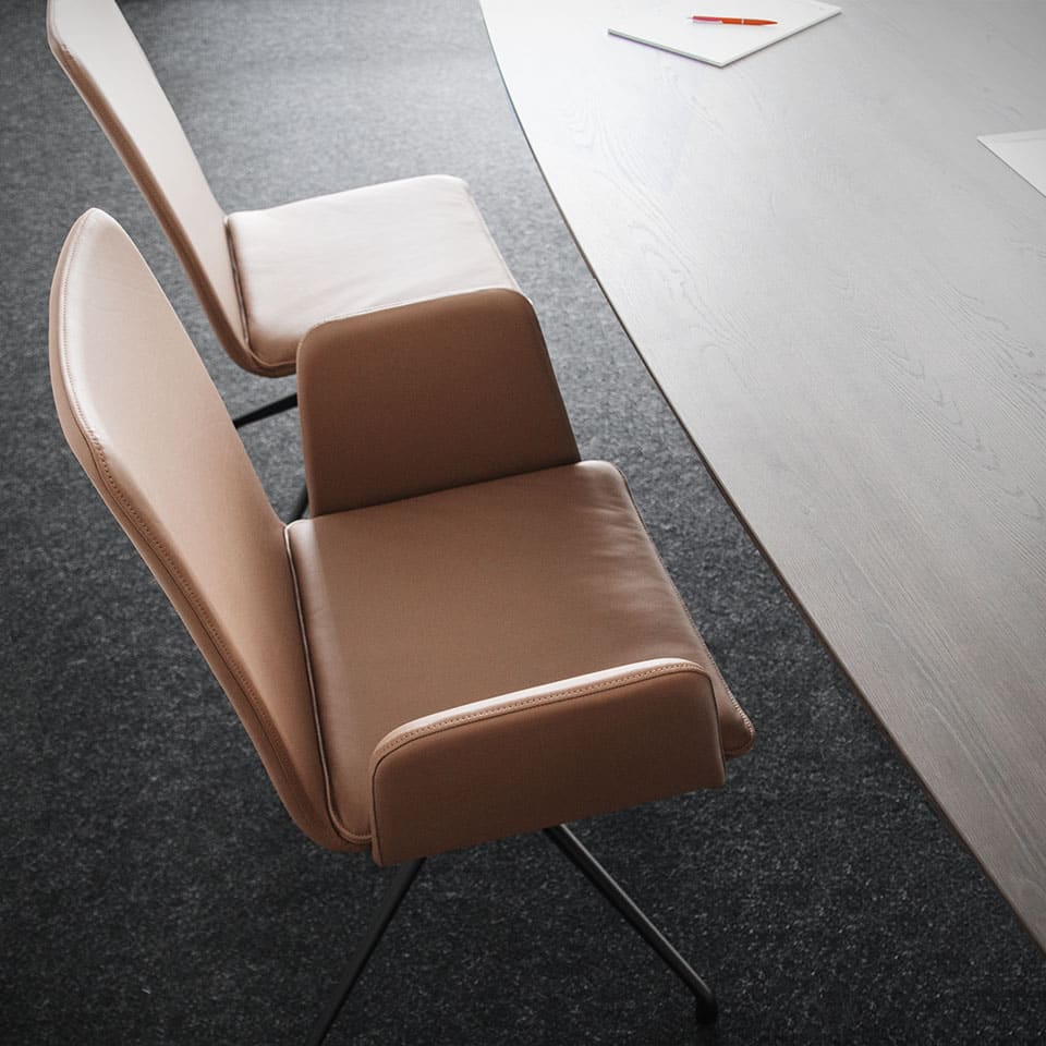 lento sitting smart drehbarer Konferenzstuhl | Polsterstuhl | Besucherstuhl mit Armlehnen aus hochwertigem Leder