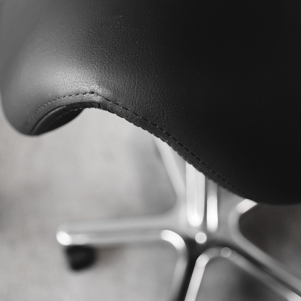 sattelhocker für ärzte und praxen in kunstleder schwarz