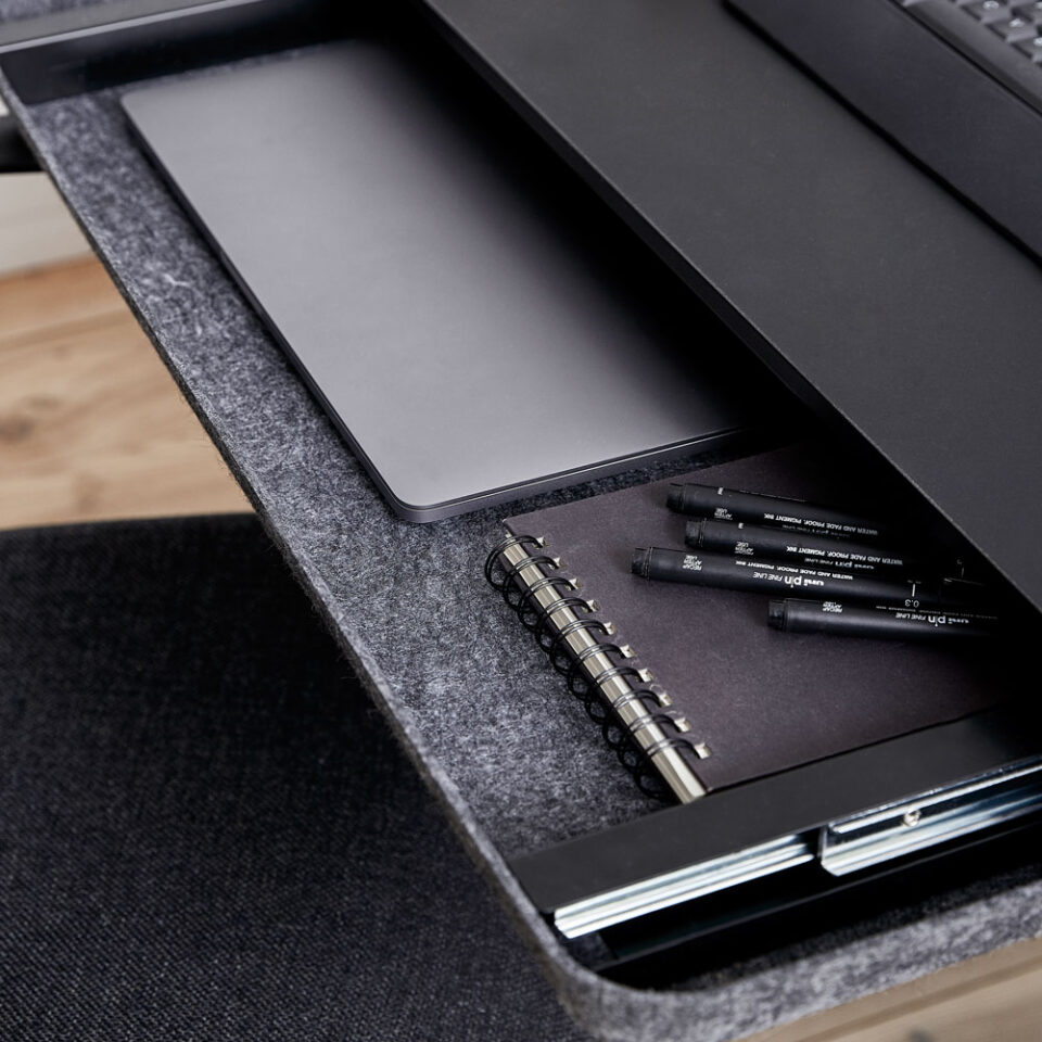 lento Schreibtischzubehör: Detail von Schublade Filz dark grey