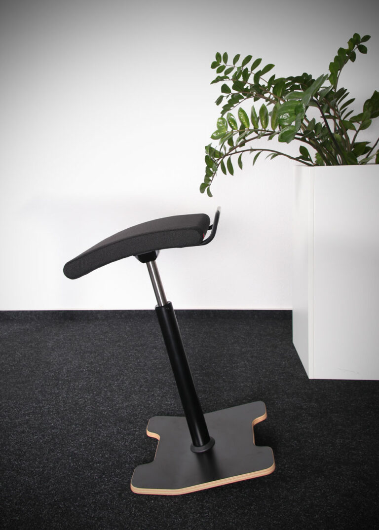 lento nachhaltiger Bezug für Hocker und Sitz-Stehhilfen camira Quest: aus recyceltem Meeresplastik dank SEAQUAL Initiative