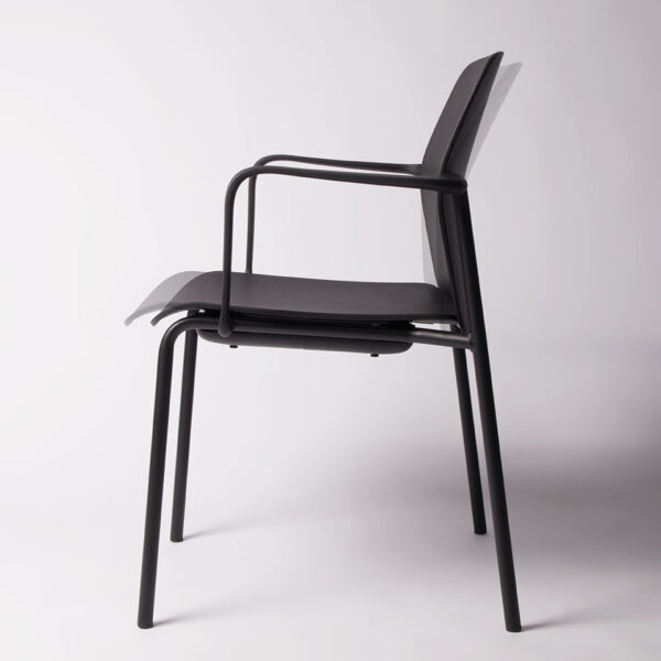 lento light 2.0 Stapelstuhl verkettbar günstig schwarz mit Armlehnen und Gleitmechanik