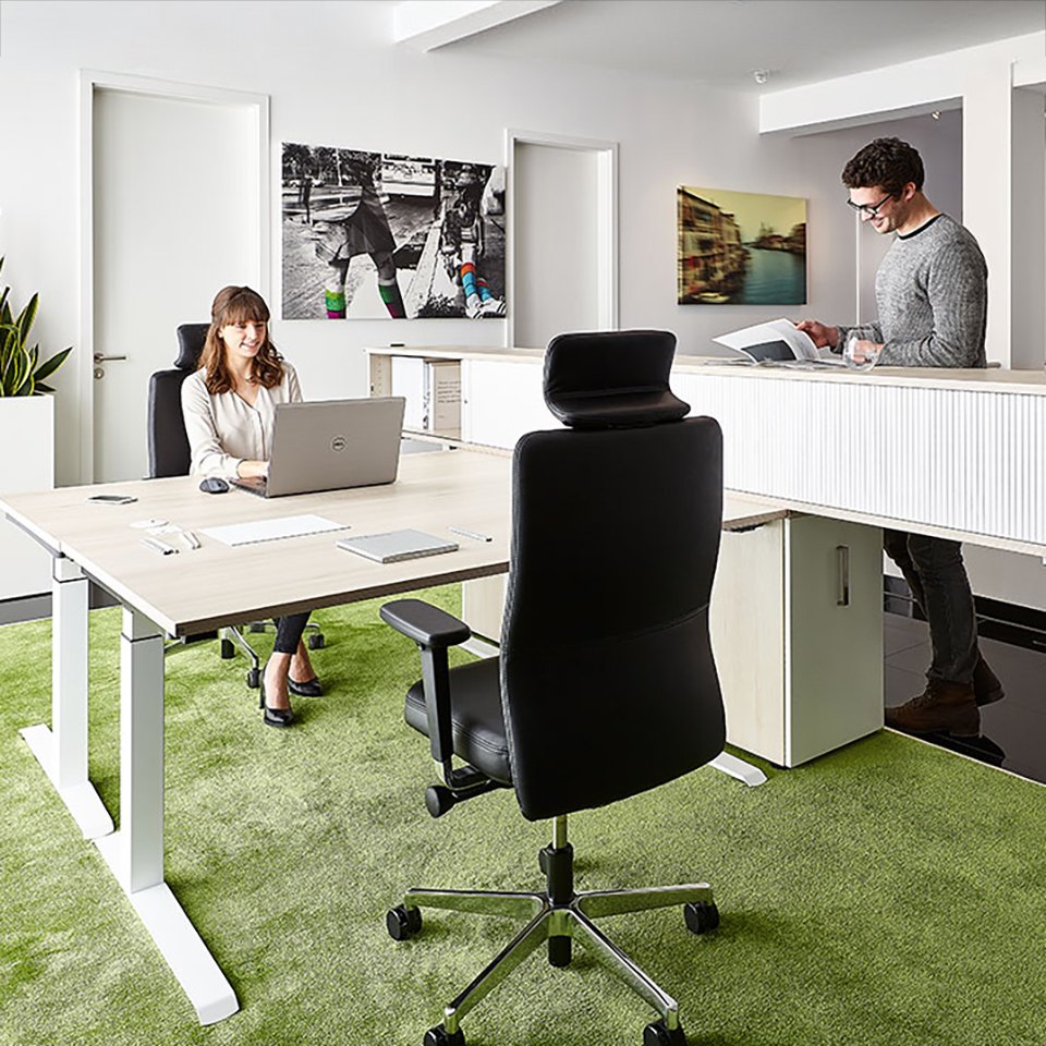 lento ergonomischer Arbeitsplatz im sitzen und im stehen